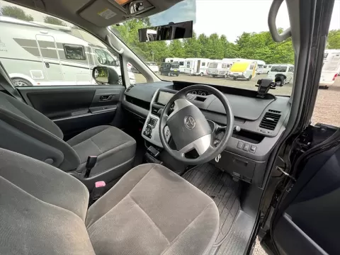 ノア・ヴォクシー（FOX Camper の車両）