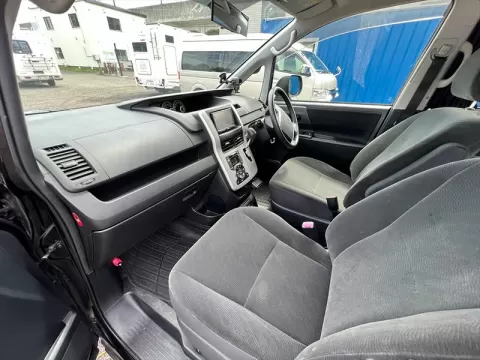 ノア・ヴォクシー（FOX Camper の車両）