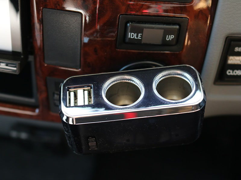 北海道ノマドレンタカー ZIL520 室内1