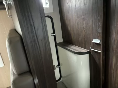 カムロード（コルドバンクス）（R230 Car Share の車両）