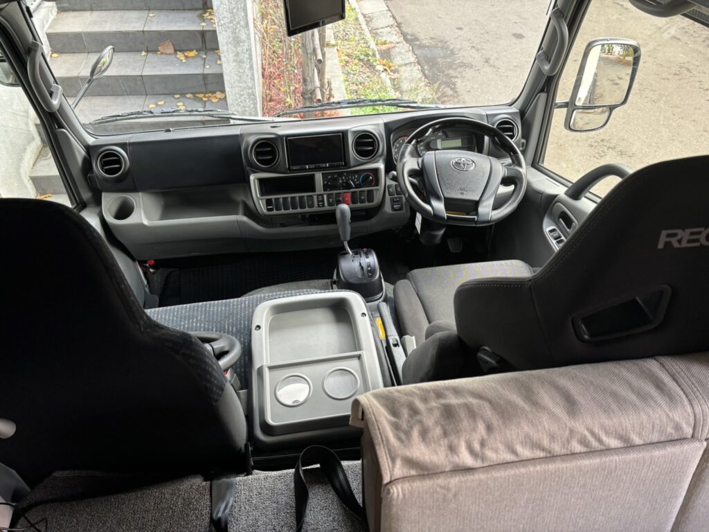 R230 Car Share カムロードキャンピングカー フル装備コルドバンクス 室内 画像7