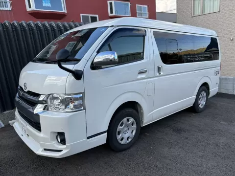 R230 ハイエース 外観