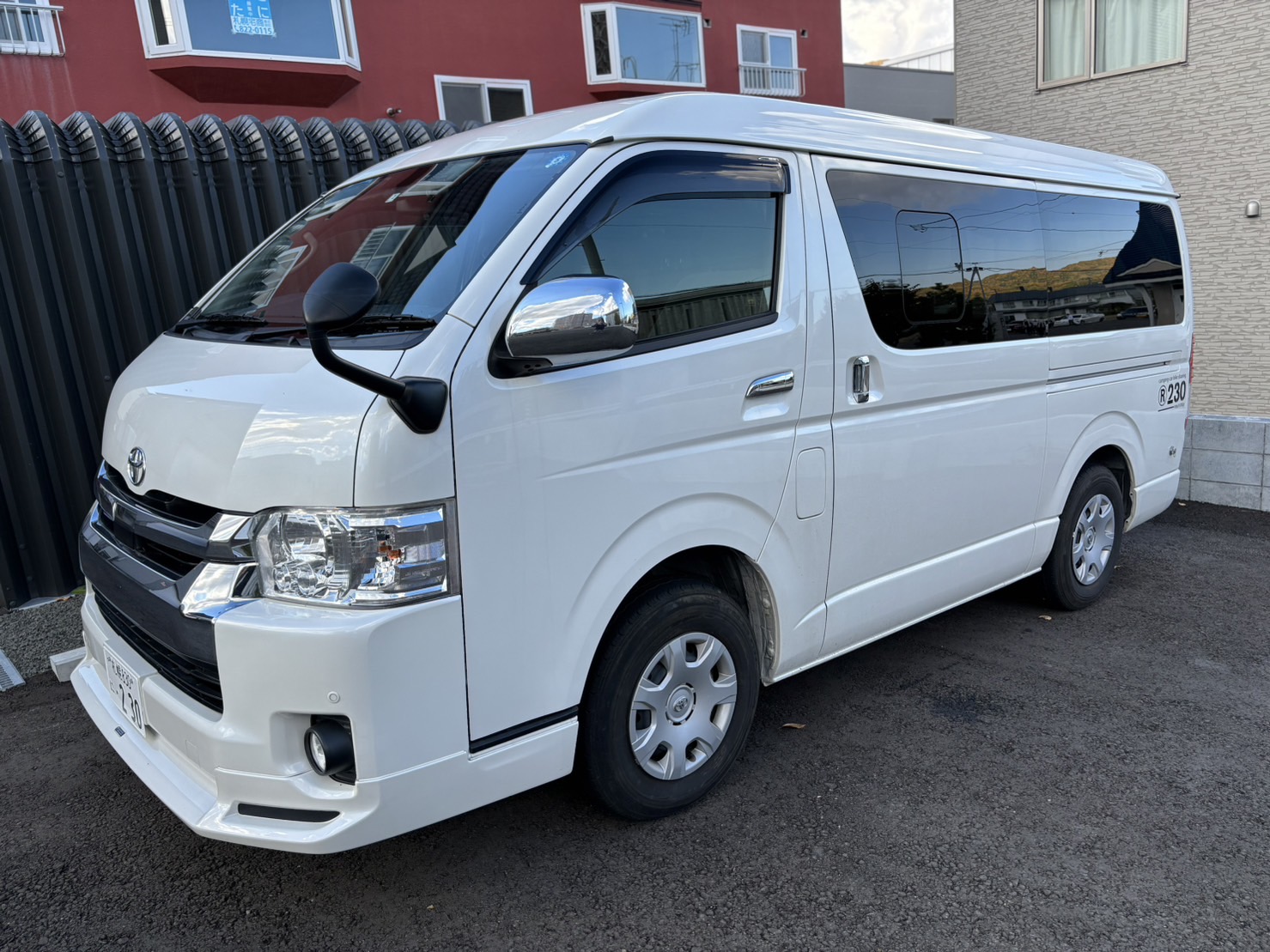 R230 ハイエース 外観