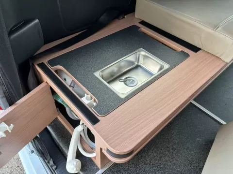 ハイエース（R230 Car Share の車両）