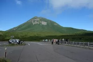 知床峠の駐車場から見た羅臼岳