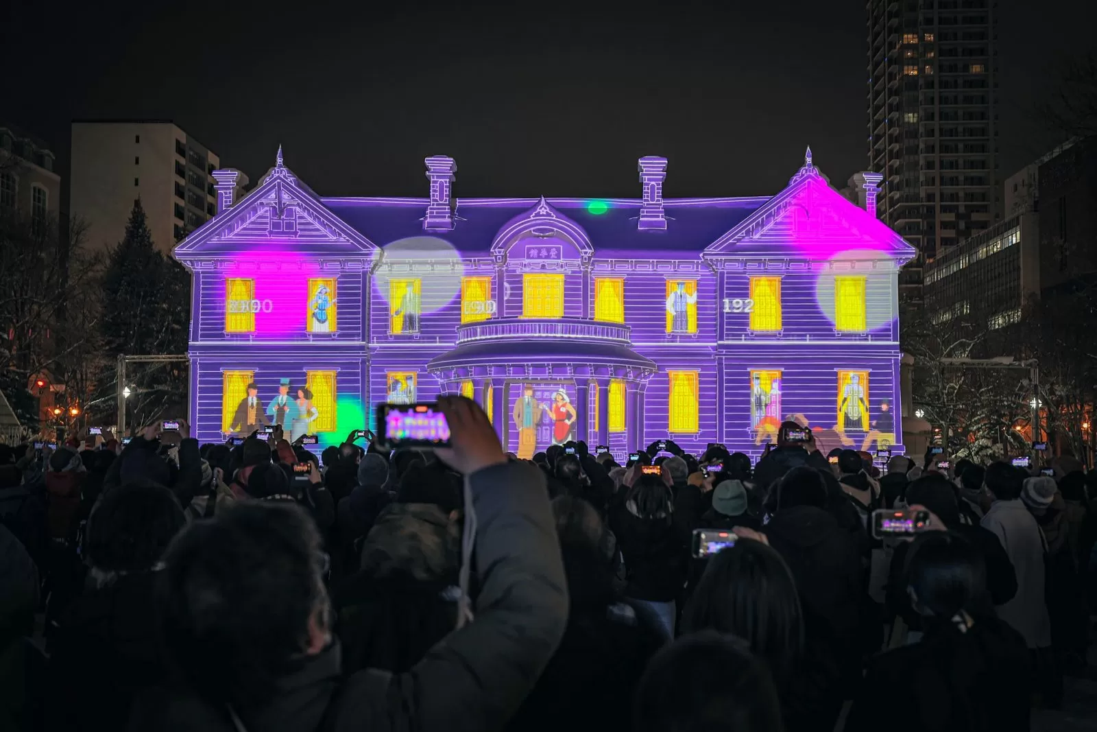 さっぽろ雪まつりの夜の大通公園