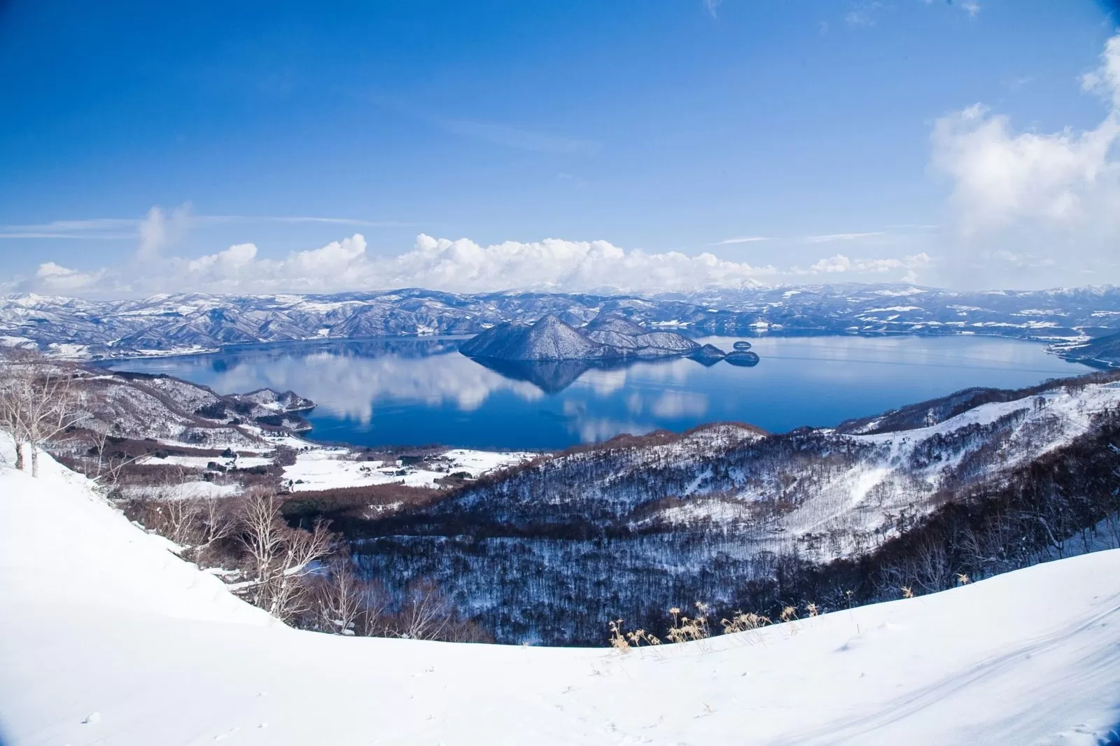 雪の洞爺湖