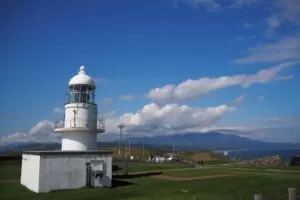 青嵐に立つ襟裳岬灯台（えりも町）