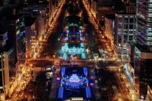 さっぽろテレビ塔から見下ろした冬の大通公園の夜景