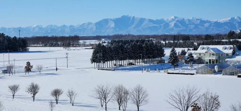 雪の十勝平野と日高山脈（帯広市）
